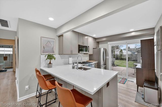 15636 Kirkshire Avenue, Beverly Hills, MI 48025