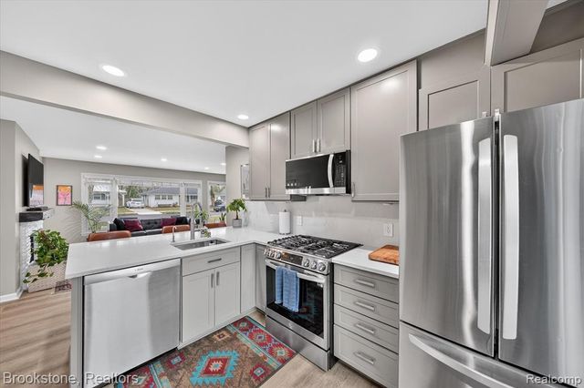 15636 Kirkshire Avenue, Beverly Hills, MI 48025