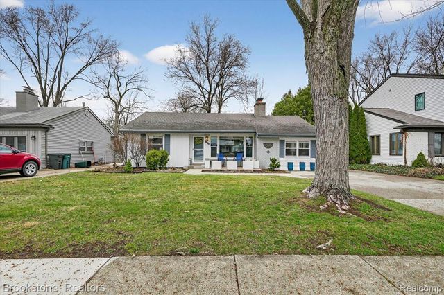 15636 Kirkshire Avenue, Beverly Hills, MI 48025
