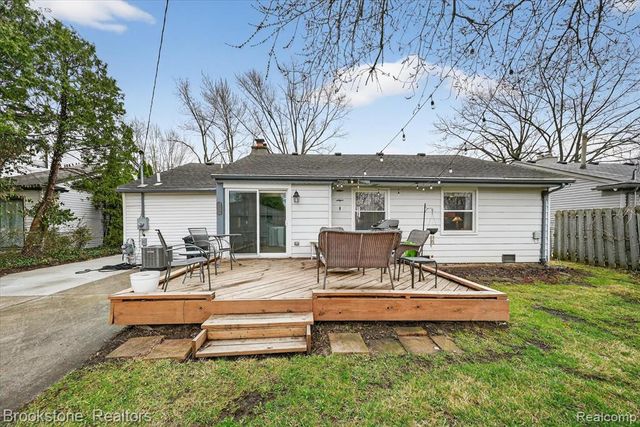 15636 Kirkshire Avenue, Beverly Hills, MI 48025