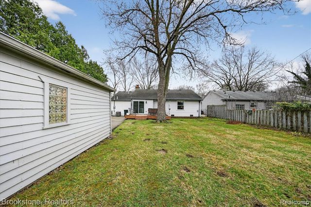 15636 Kirkshire Avenue, Beverly Hills, MI 48025