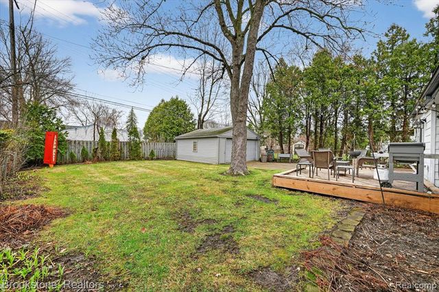 15636 Kirkshire Avenue, Beverly Hills, MI 48025