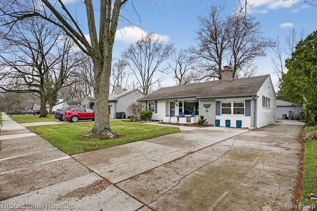 15636 Kirkshire Avenue, Beverly Hills, MI 48025