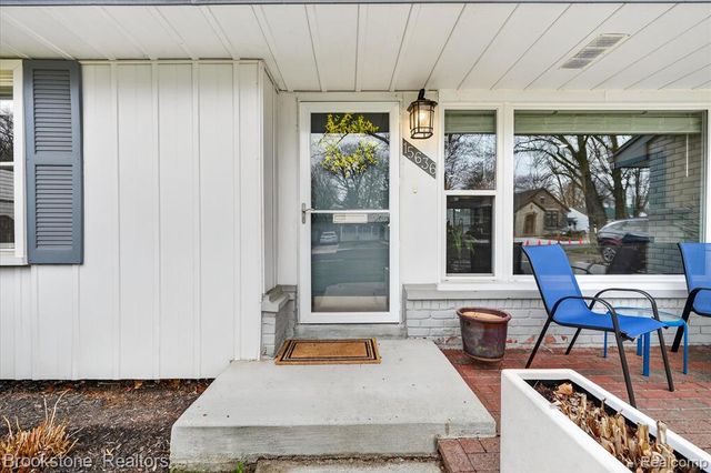 15636 Kirkshire Avenue, Beverly Hills, MI 48025