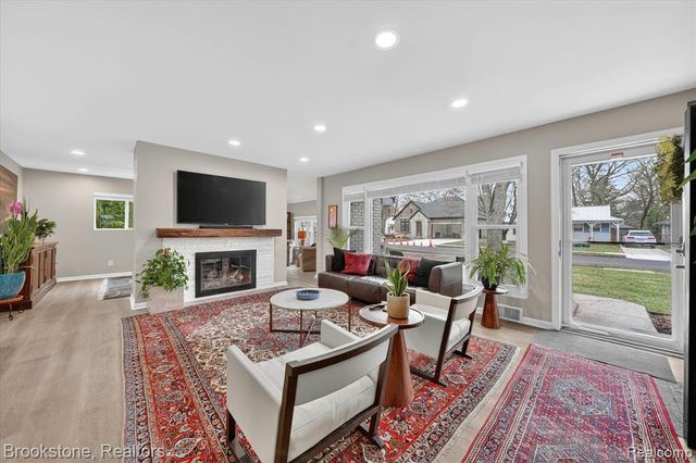 15636 Kirkshire Avenue, Beverly Hills, MI 48025