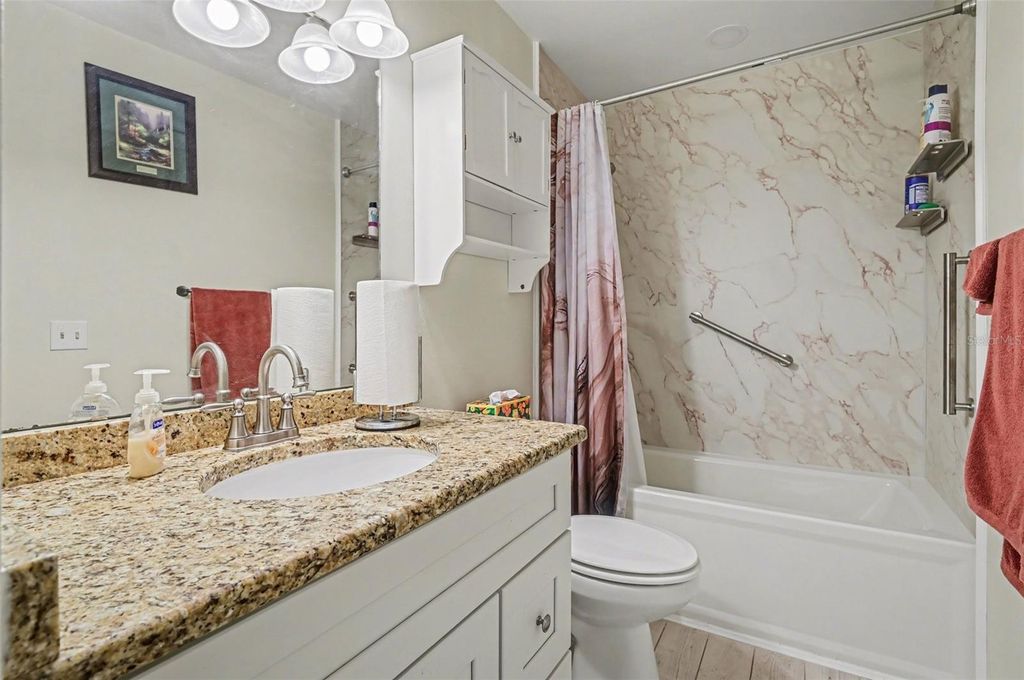 Image 14 of property listing at 12435 ORANGEWOOD CIRCLE, Tavares, FL 32778