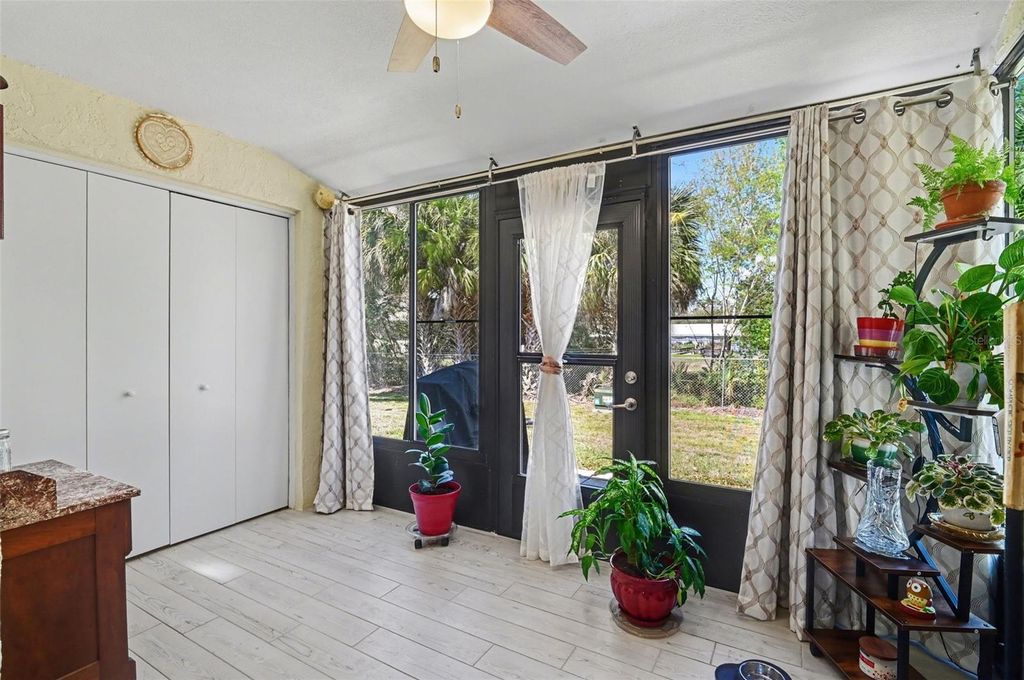 Image 15 of property listing at 12435 ORANGEWOOD CIRCLE, Tavares, FL 32778