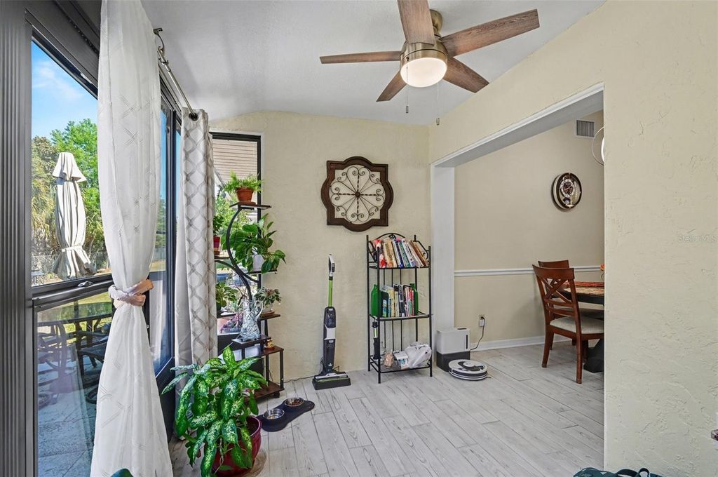Image 16 of property listing at 12435 ORANGEWOOD CIRCLE, Tavares, FL 32778