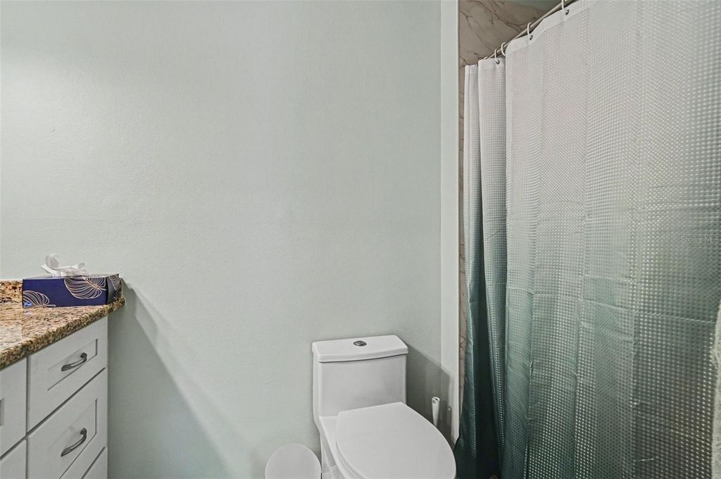 Image 22 of property listing at 12435 ORANGEWOOD CIRCLE, Tavares, FL 32778