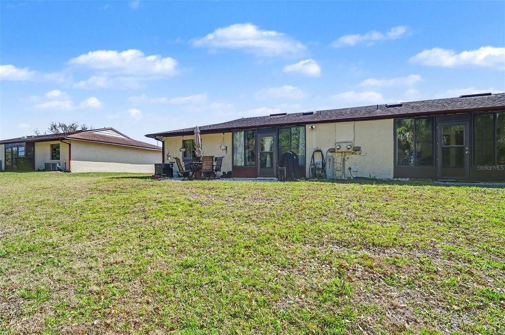 Image 30 of property listing at 12435 ORANGEWOOD CIRCLE, Tavares, FL 32778