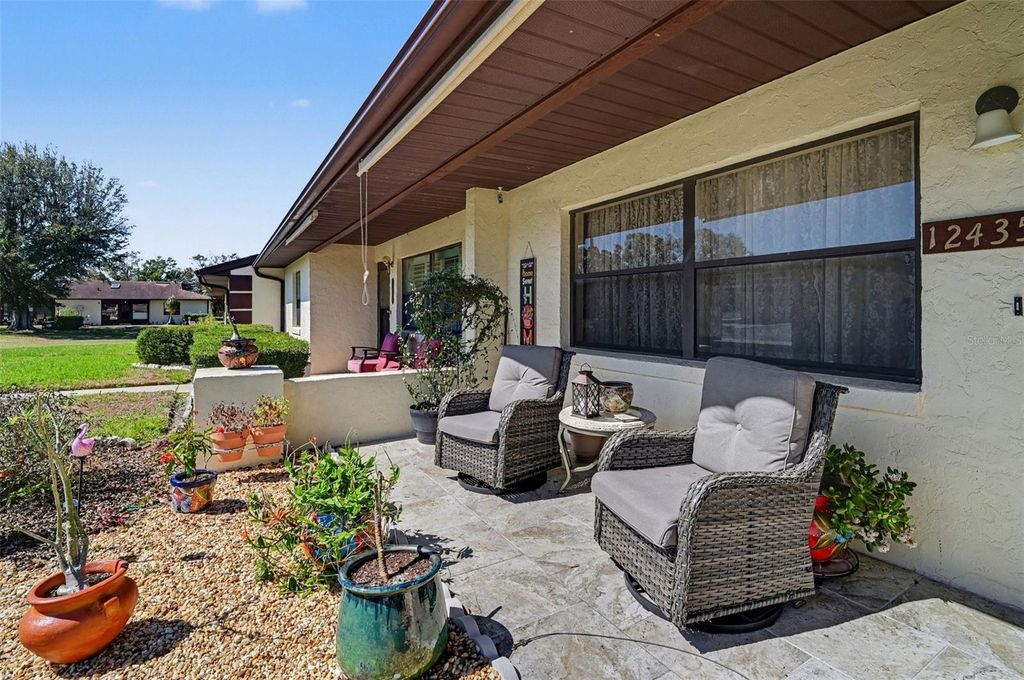 Image 5 of property listing at 12435 ORANGEWOOD CIRCLE, Tavares, FL 32778