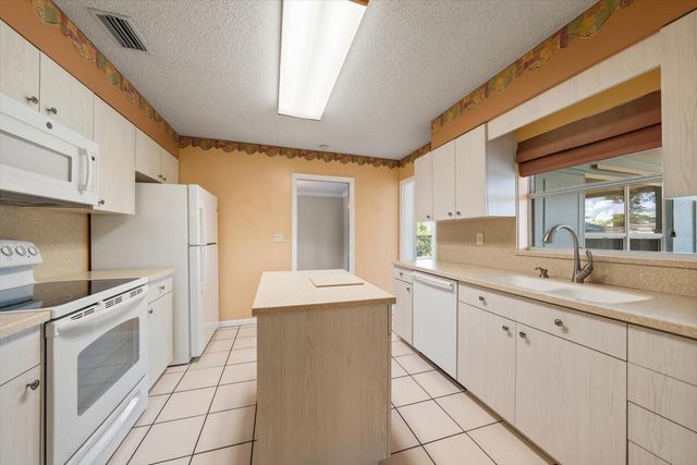 2019 KENMOORE DRIVE, Clearwater, FL 33764