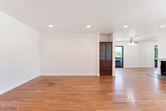 8710 Independence Avenue 307, Canoga Park, CA 91304