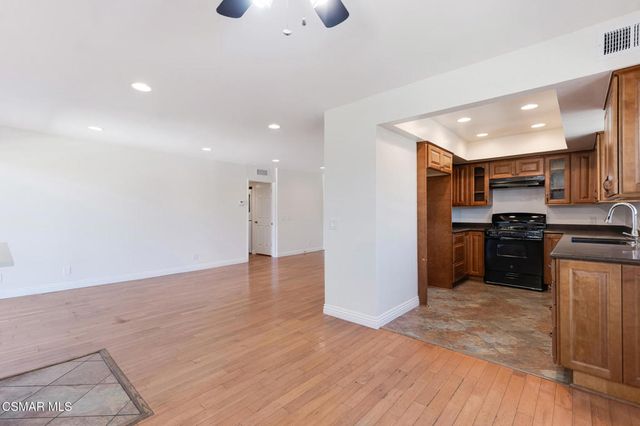 8710 Independence Avenue 307, Canoga Park, CA 91304