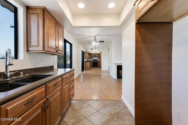 8710 Independence Avenue 307, Canoga Park, CA 91304