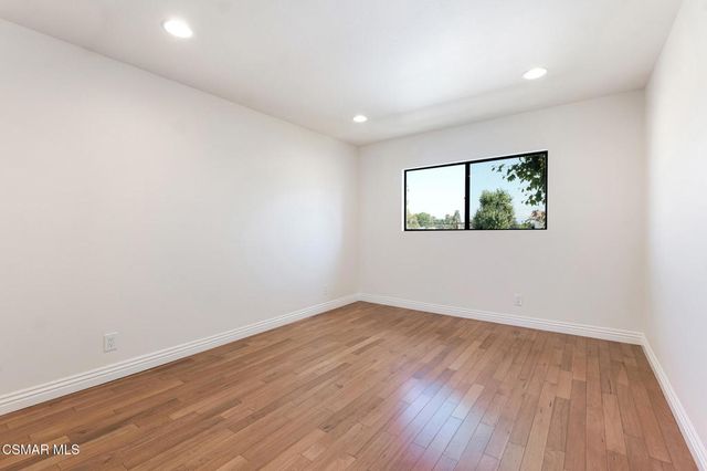 8710 Independence Avenue 307, Canoga Park, CA 91304