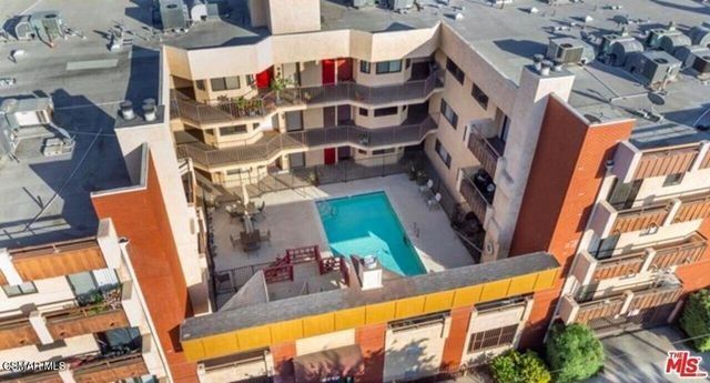 8710 Independence Avenue 307, Canoga Park, CA 91304