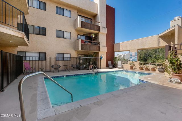 8710 Independence Avenue 307, Canoga Park, CA 91304
