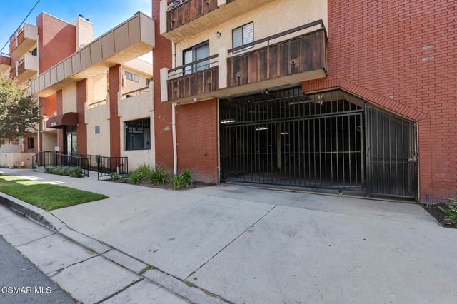 8710 Independence Avenue 307, Canoga Park, CA 91304
