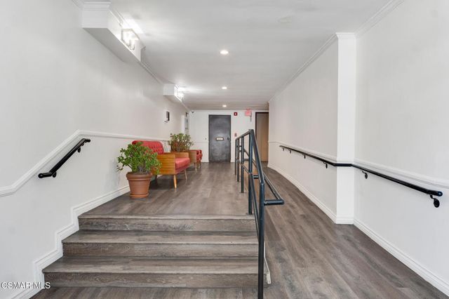 8710 Independence Avenue 307, Canoga Park, CA 91304