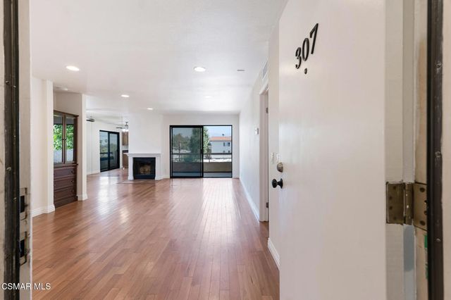 8710 Independence Avenue 307, Canoga Park, CA 91304