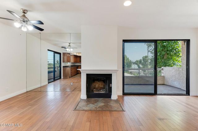 8710 Independence Avenue 307, Canoga Park, CA 91304