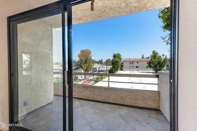 8710 Independence Avenue 307, Canoga Park, CA 91304