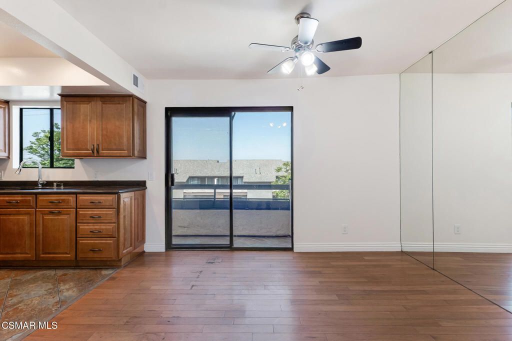 Image 11 of property listing at 8710 Independence Avenue 307, Canoga Park, CA 91304