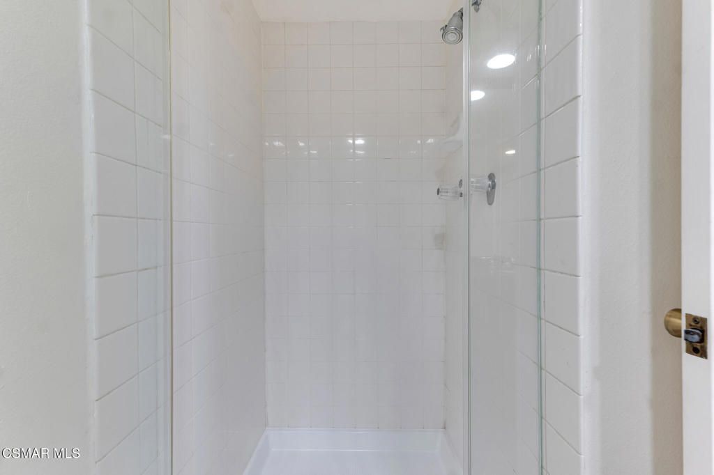 Image 19 of property listing at 8710 Independence Avenue 307, Canoga Park, CA 91304