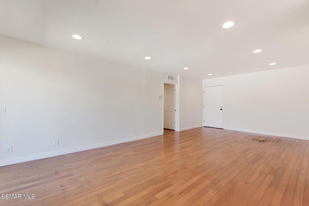 Image 24 of property listing at 8710 Independence Avenue 307, Canoga Park, CA 91304