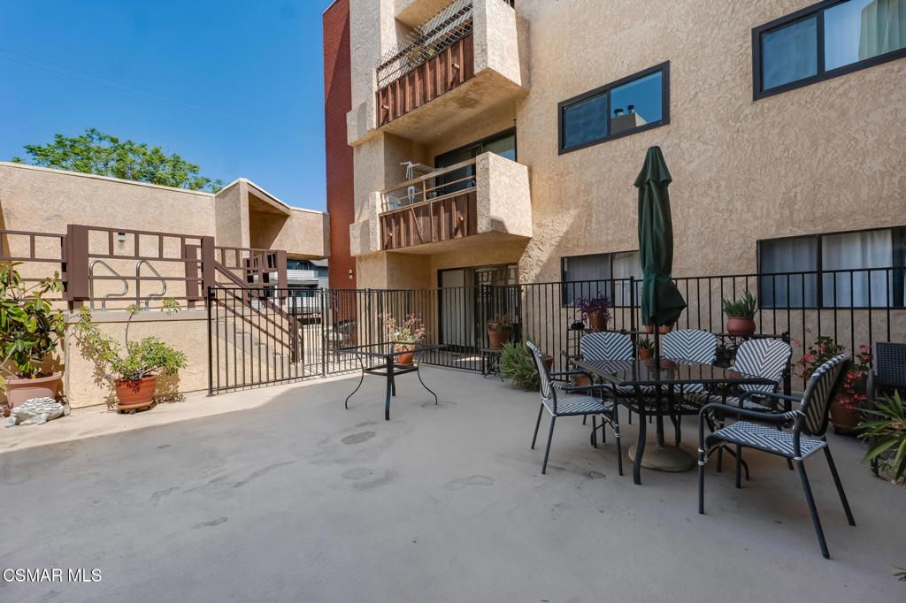 Image 30 of property listing at 8710 Independence Avenue 307, Canoga Park, CA 91304