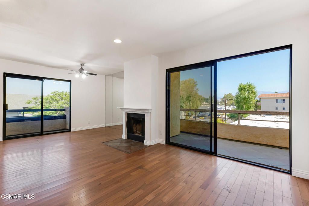 Image 6 of property listing at 8710 Independence Avenue 307, Canoga Park, CA 91304