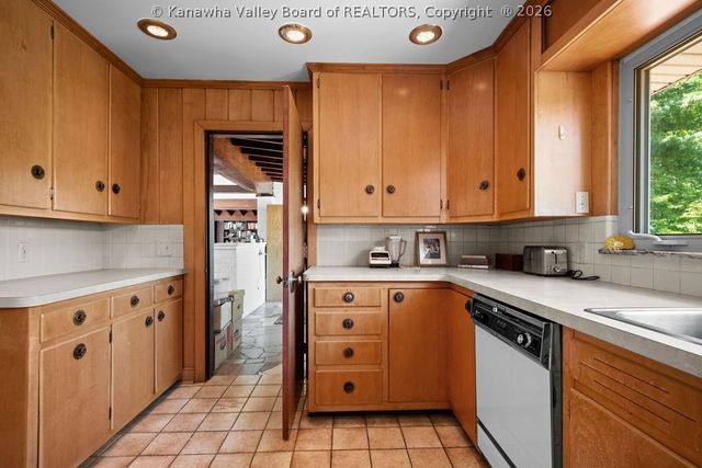 315 Dewey Drive, St Albans, WV 25177