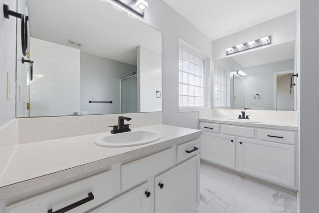 705 S Westview Cir, Andover, KS 67002