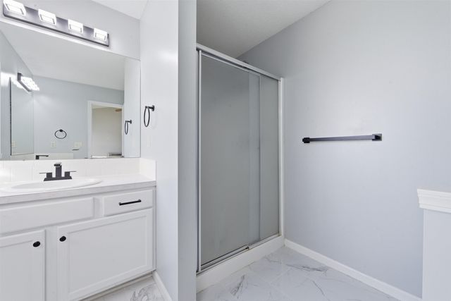 705 S Westview Cir, Andover, KS 67002