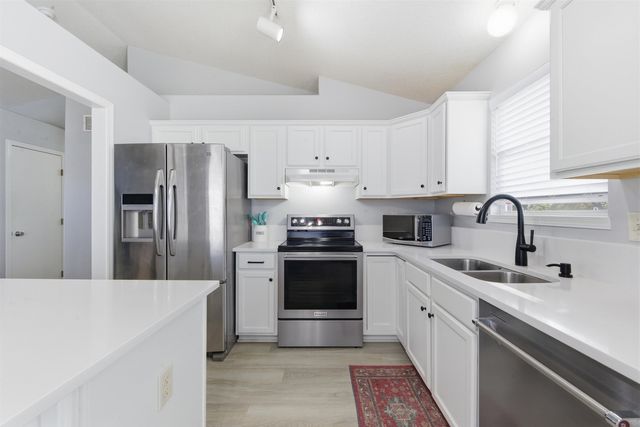 705 S Westview Cir, Andover, KS 67002