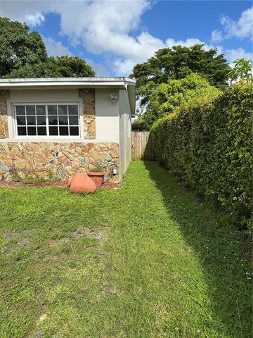 10321 SW 51st St, Miami, FL 33165