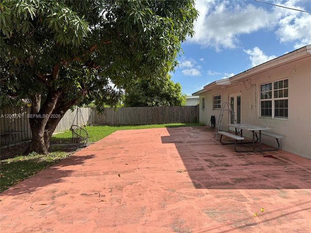 10321 SW 51st St, Miami, FL 33165