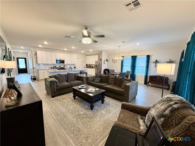 9066 Bowie Ridge, Seguin, TX 78155