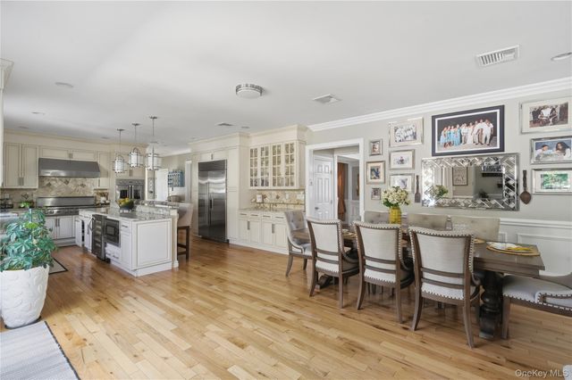 27 Davison Place, Rockville Centre, NY 11570