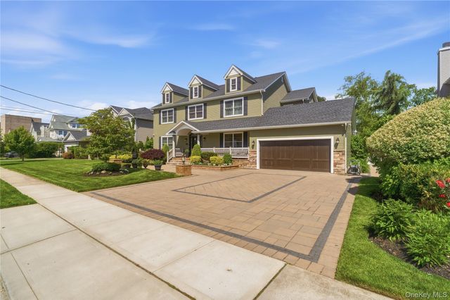 27 Davison Place, Rockville Centre, NY 11570