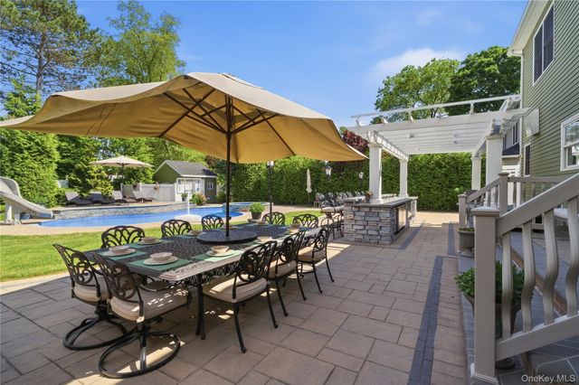 27 Davison Place, Rockville Centre, NY 11570
