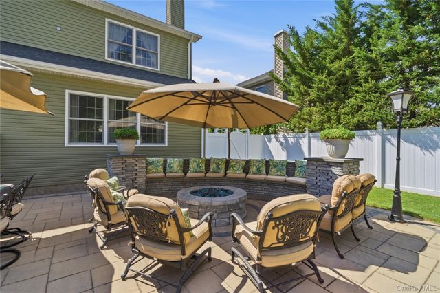 27 Davison Place, Rockville Centre, NY 11570