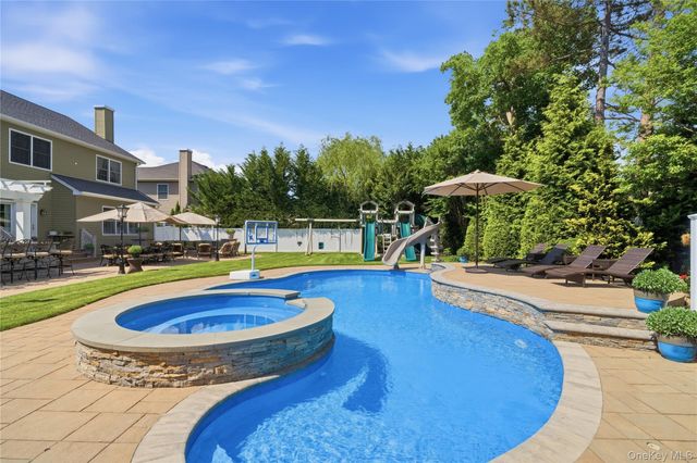 27 Davison Place, Rockville Centre, NY 11570