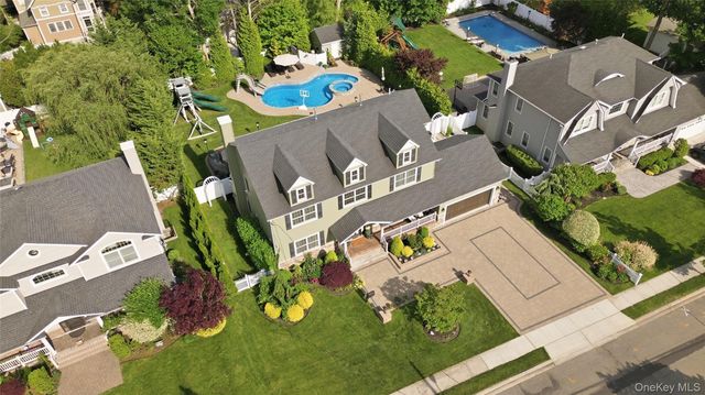 27 Davison Place, Rockville Centre, NY 11570