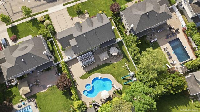 27 Davison Place, Rockville Centre, NY 11570