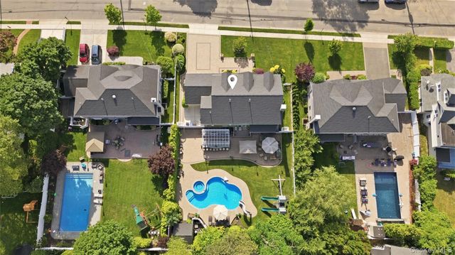 27 Davison Place, Rockville Centre, NY 11570
