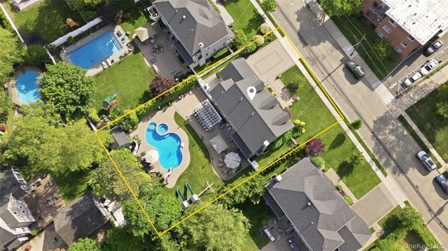 27 Davison Place, Rockville Centre, NY 11570