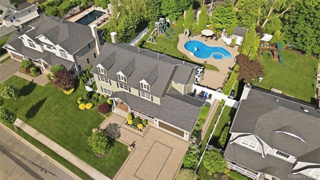 27 Davison Place, Rockville Centre, NY 11570