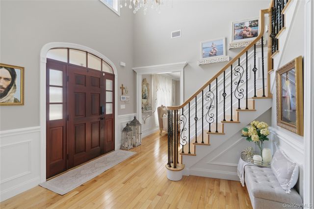 27 Davison Place, Rockville Centre, NY 11570